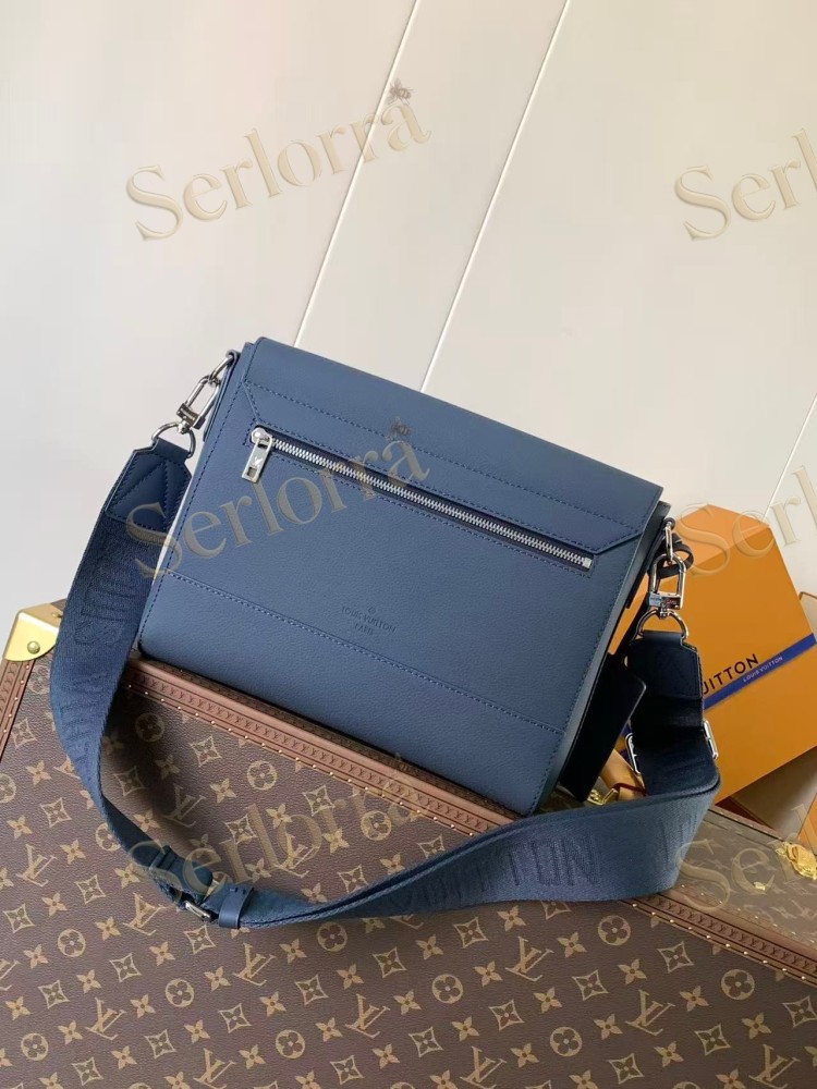 LOUIS VUITTON TAKEOFF MESSENGER