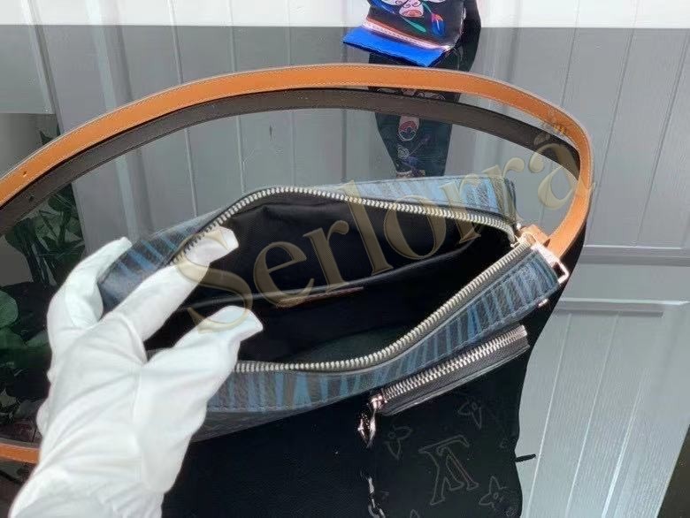 LOUIS VUITTON VOLGA ON STRAP
