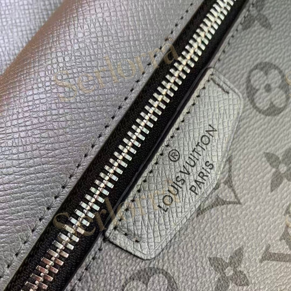 LOUIS VUITTON OUTDOOR MESSENGER