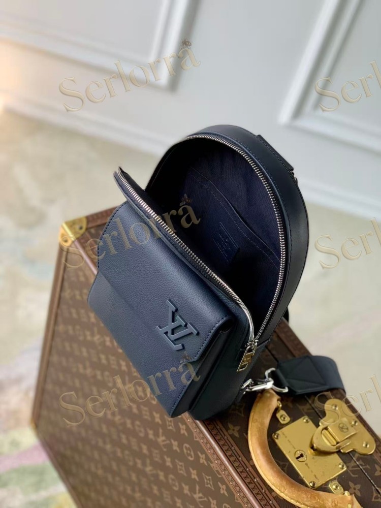 LOUIS VUITTON PILOT SLINGBAG