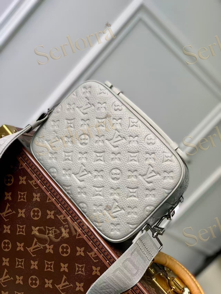 LOUIS VUITTON S LOCK MESSENGER