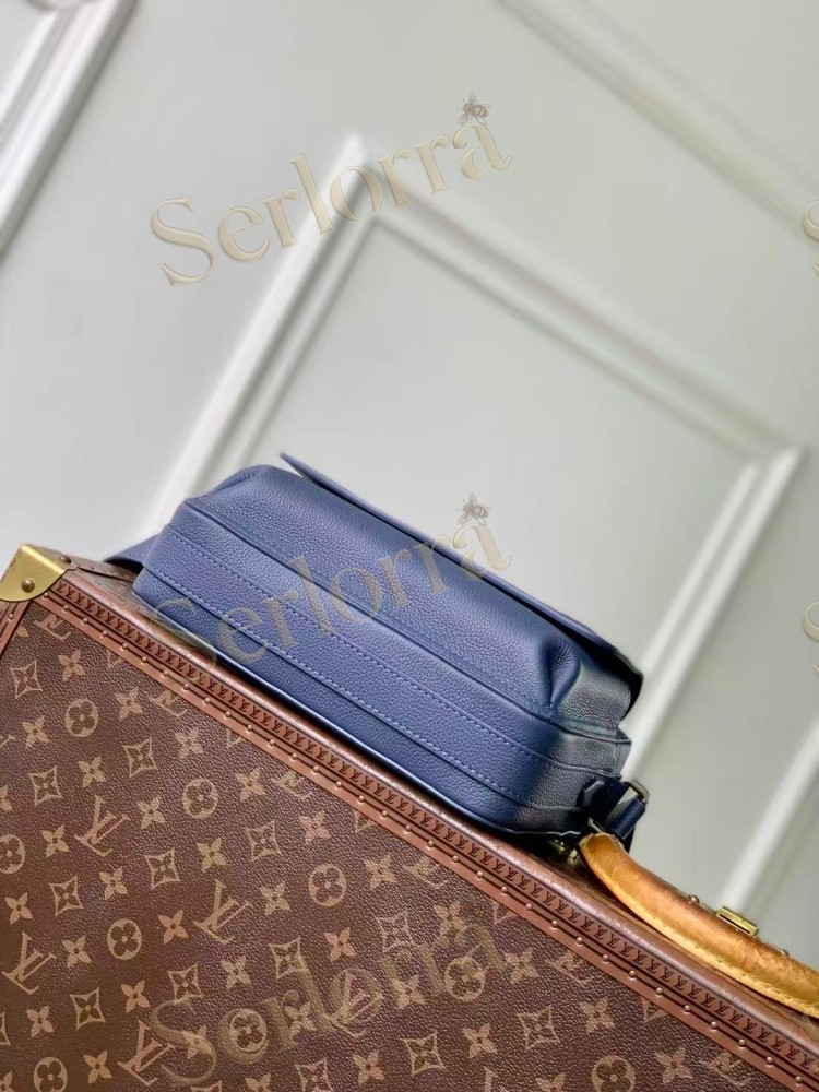 LOUIS VUITTON BOARDING