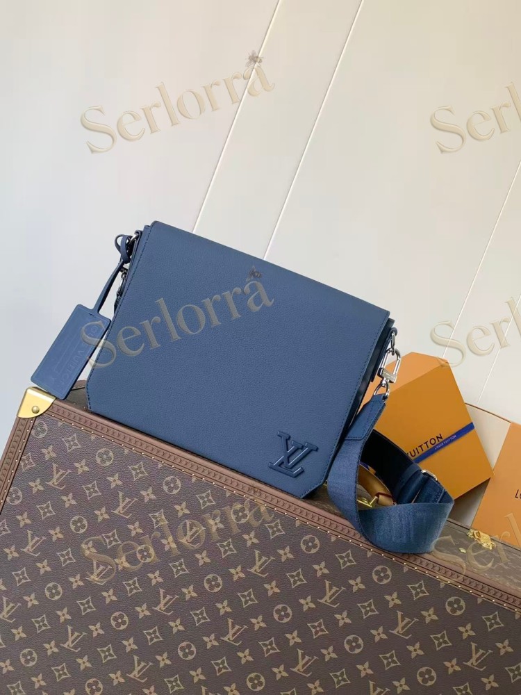 LOUIS VUITTON TAKEOFF MESSENGER