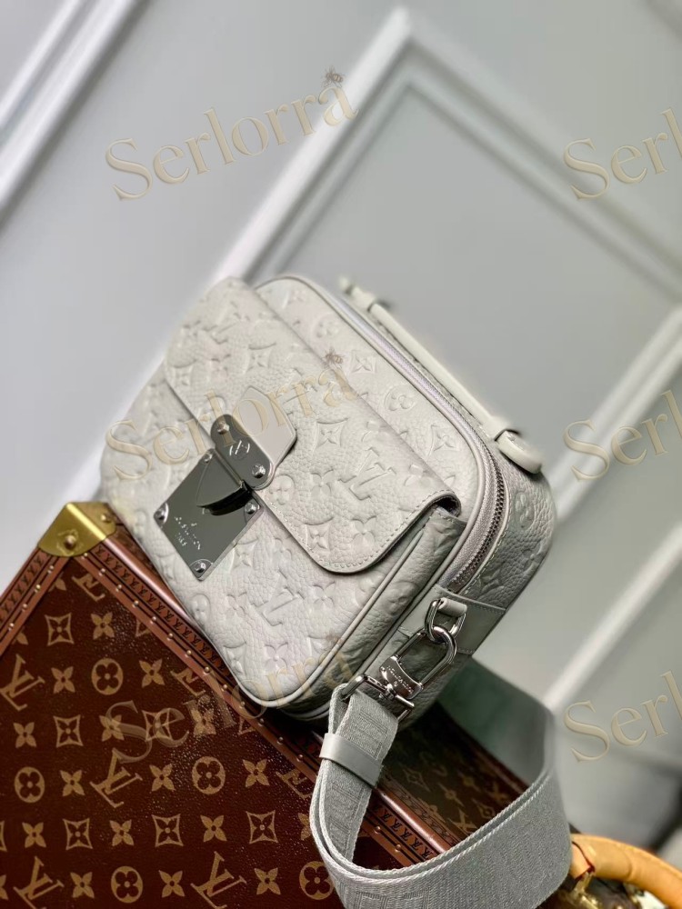 LOUIS VUITTON S LOCK MESSENGER