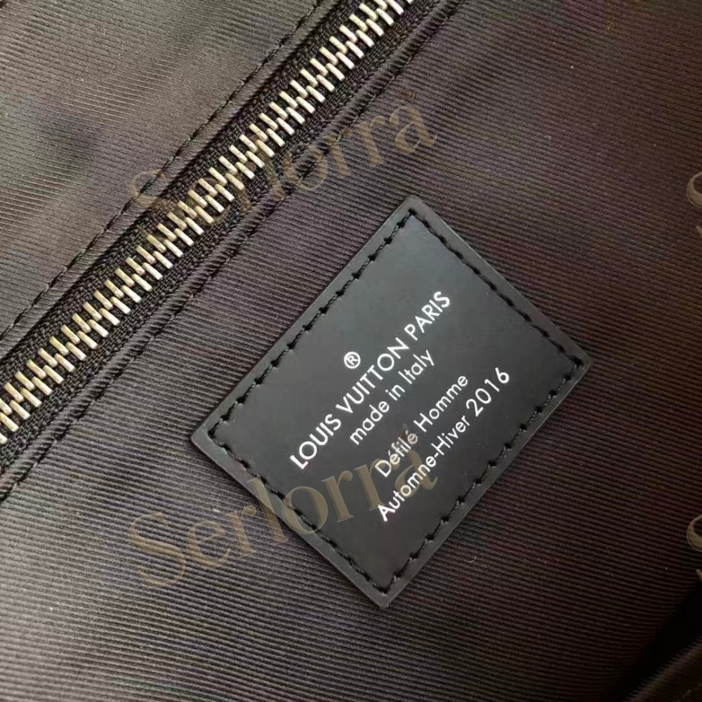 LOUIS VUITTON MESSENGER MM