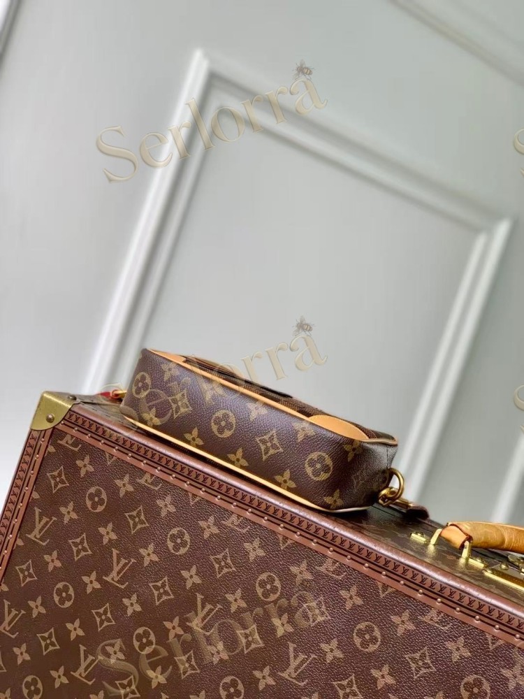 LOUIS VUITTON TROCADÉRO WEARABLE WALLET