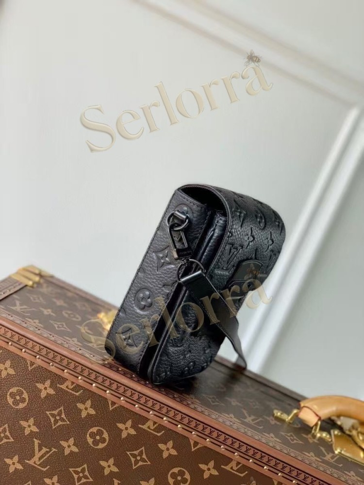 LOUIS VUITTON S-LOCK VERTICAL WEARABLE WALLET