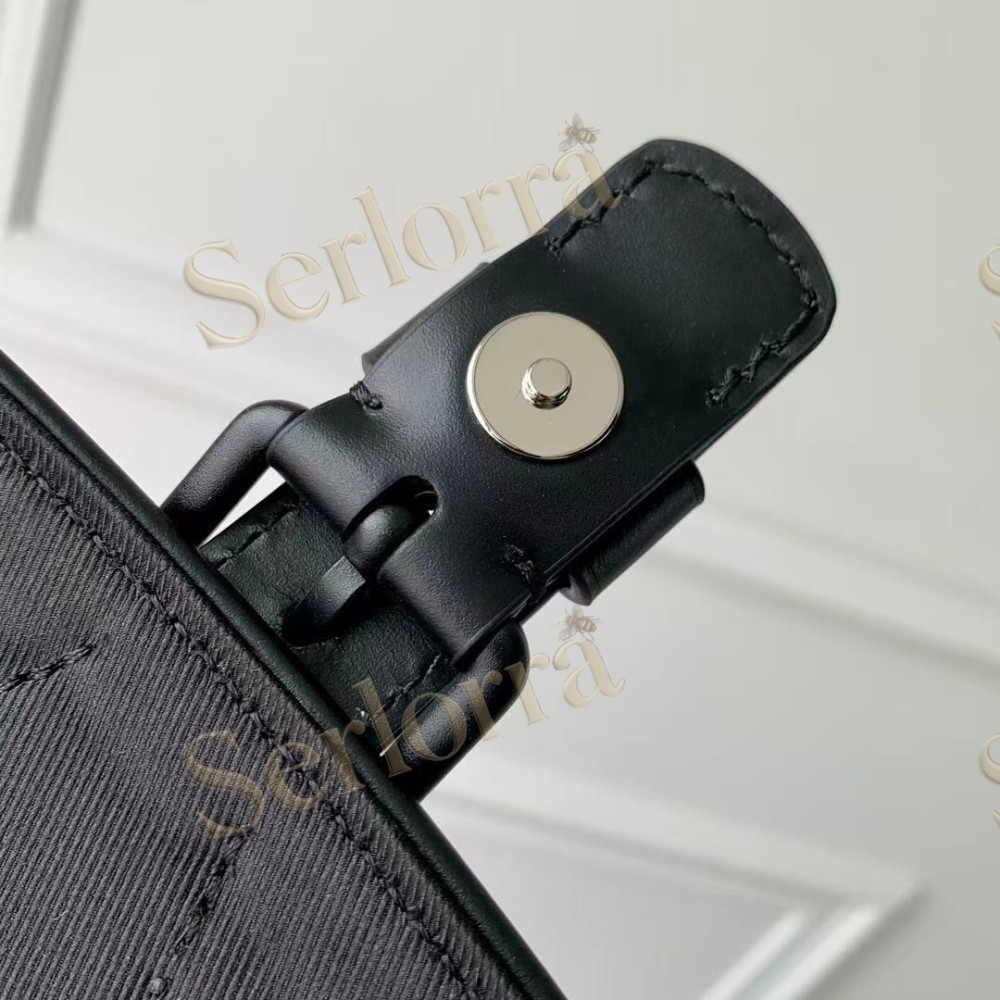 LOUIS VUITTON MONTSOURIS MESSENGER PM