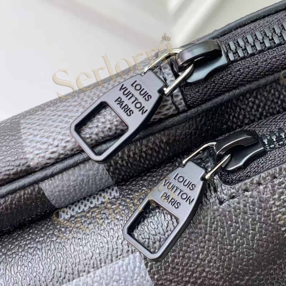 LOUIS VUITTON AVENUE SLINGBAG