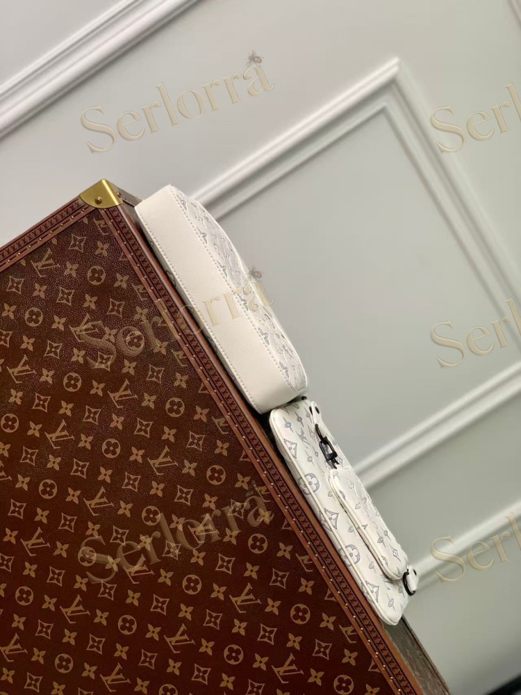 LOUIS VUITTON TRIO MESSENGER
