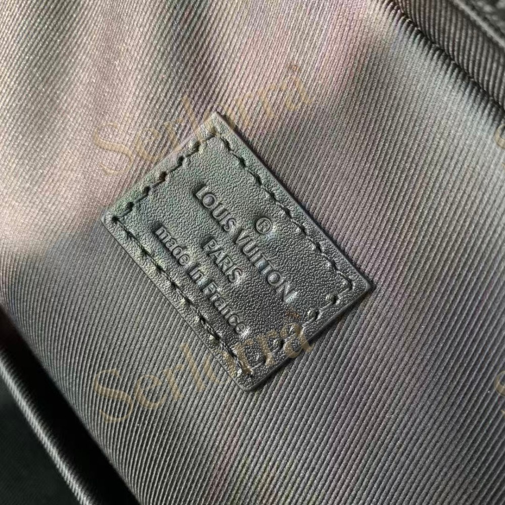 LOUIS VUITTON AVENUE SLINGBAG