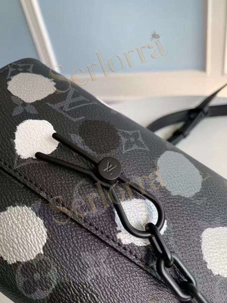 LOUIS VUITTON STEAMER WEARABLE WALLET