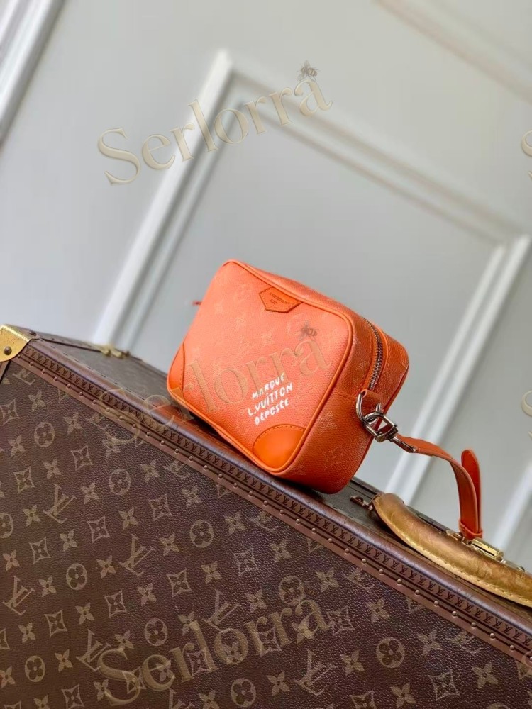 LOUIS VUITTON TROCADÉRO WEARABLE WALLET