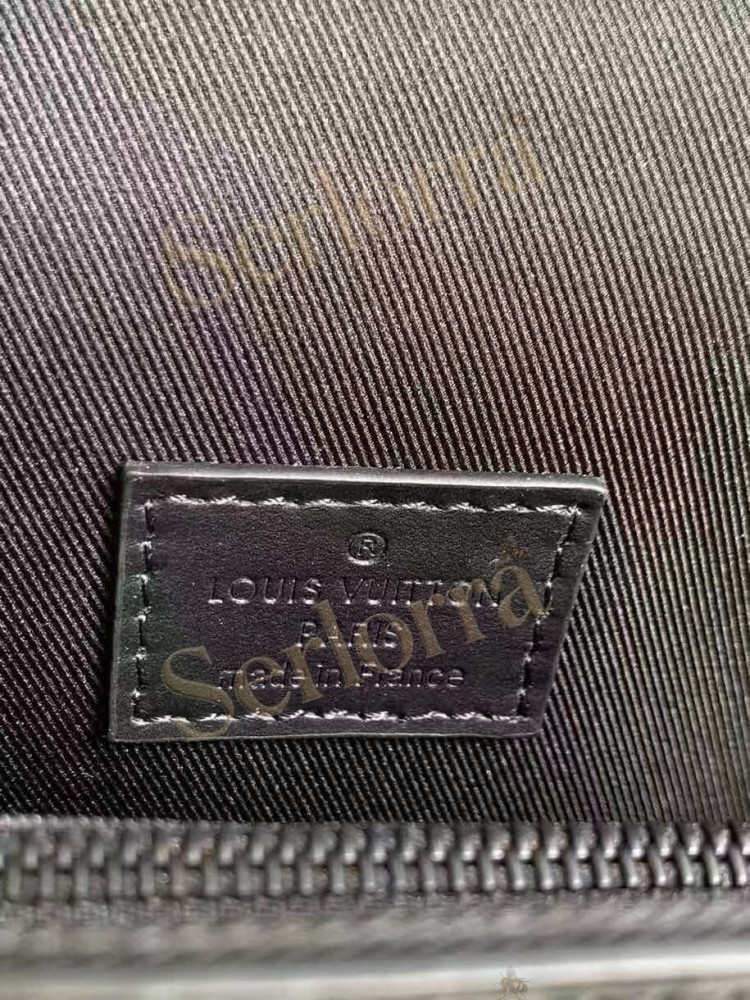 LOUIS VUITTON STEAMER WEARABLE WALLET