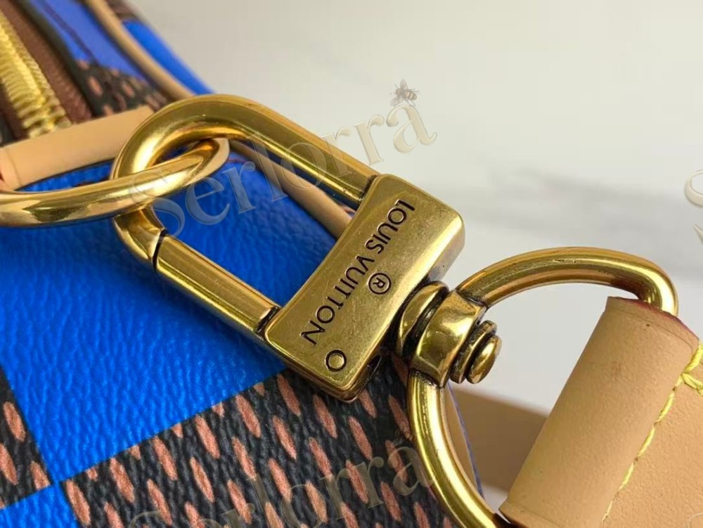 LOUIS VUITTON CHESS MESSENGER