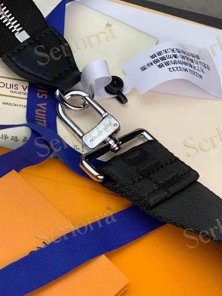 LOUIS VUITTON GASTON WEARABLE WALLET