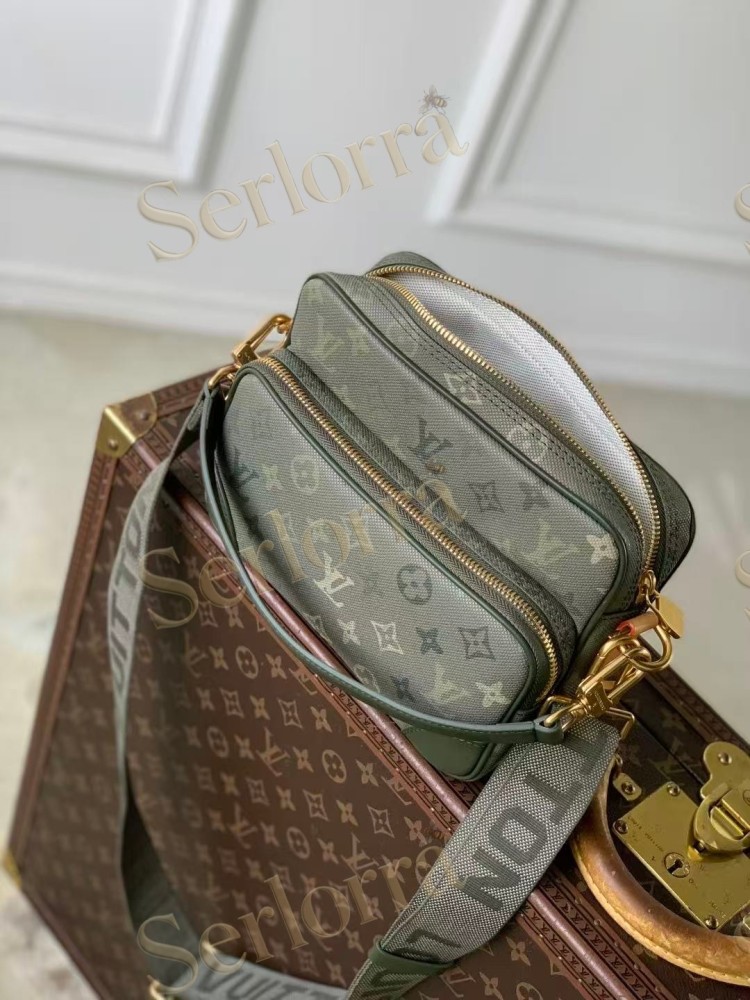 LOUIS VUITTON DELTA SLINGBAG