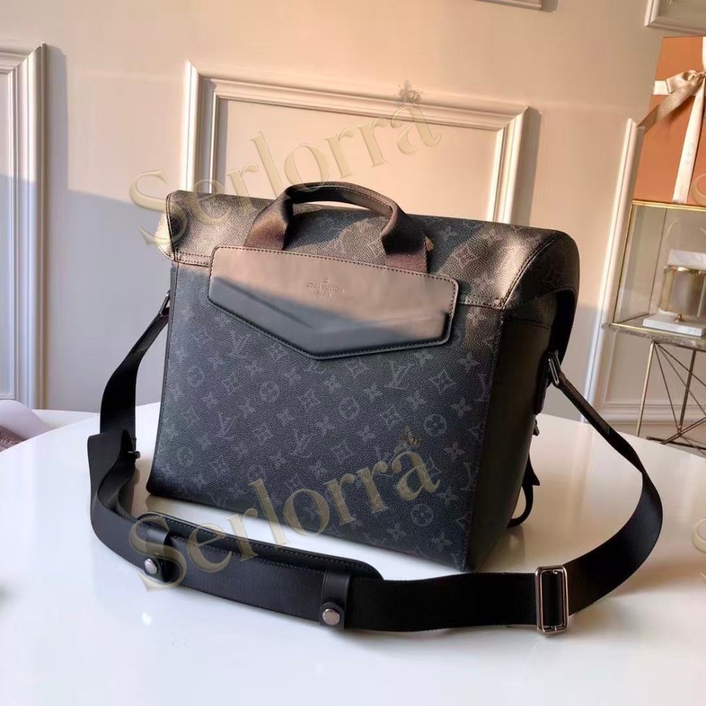 LOUIS VUITTON MESSENGER MM