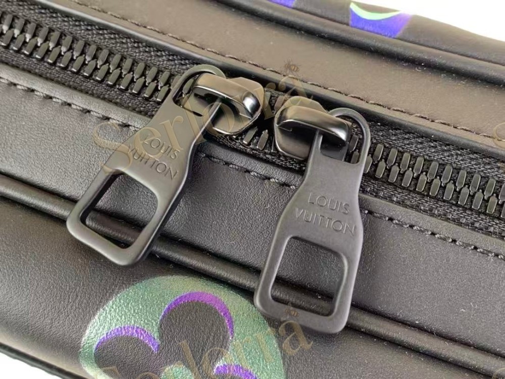 LOUIS VUITTON COMET MESSENGER PM