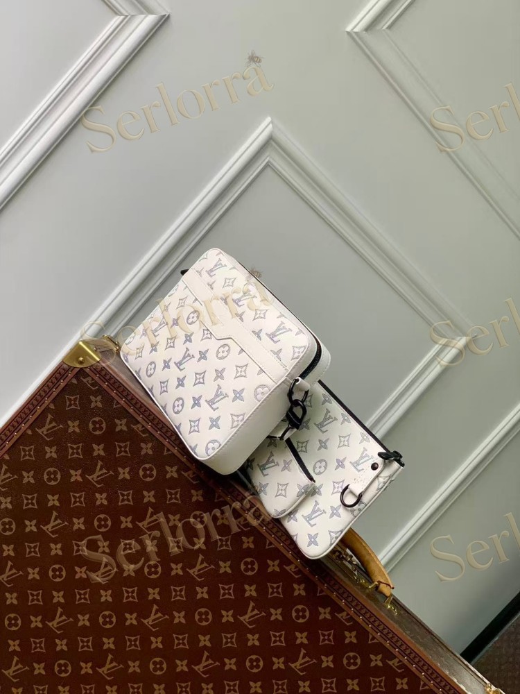 LOUIS VUITTON TRIO MESSENGER
