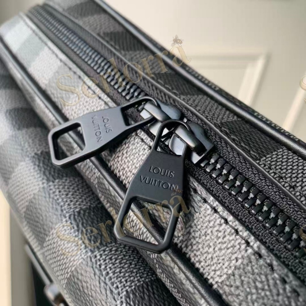LOUIS VUITTON STEAMER MESSENGER