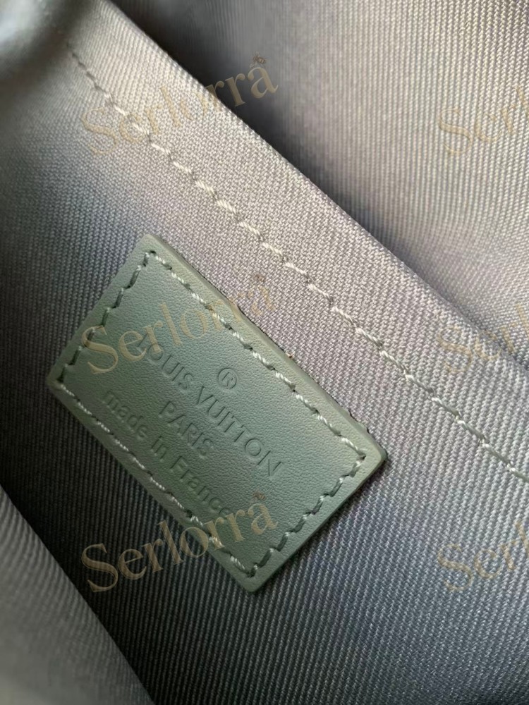 LOUIS VUITTON S LOCK MESSENGER