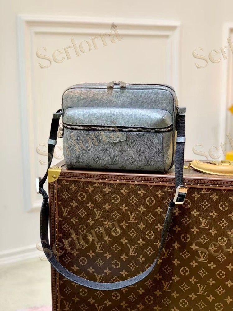 LOUIS VUITTON OUTDOOR MESSENGER