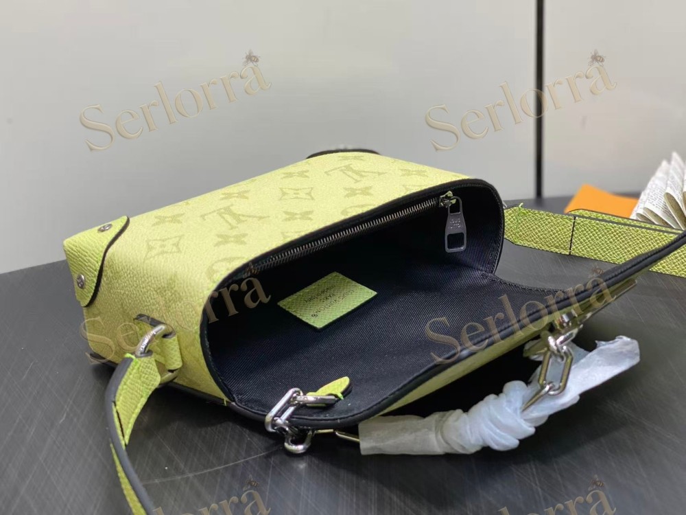 LOUIS VUITTON STEAMER WEARABLE WALLET