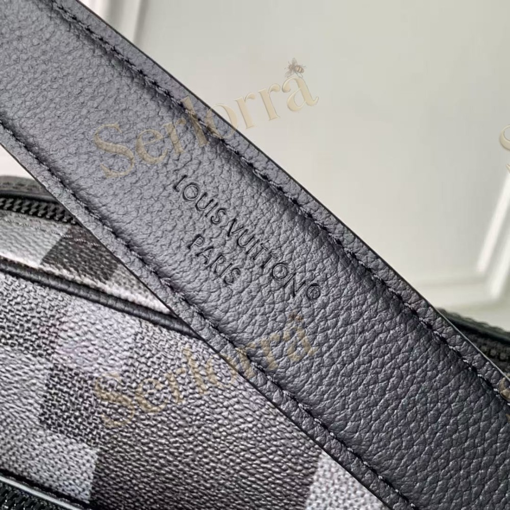 LOUIS VUITTON NIL MESSENGER