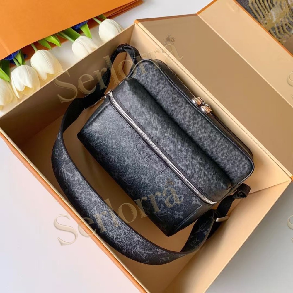LOUIS VUITTON OUTDOOR MESSENGER