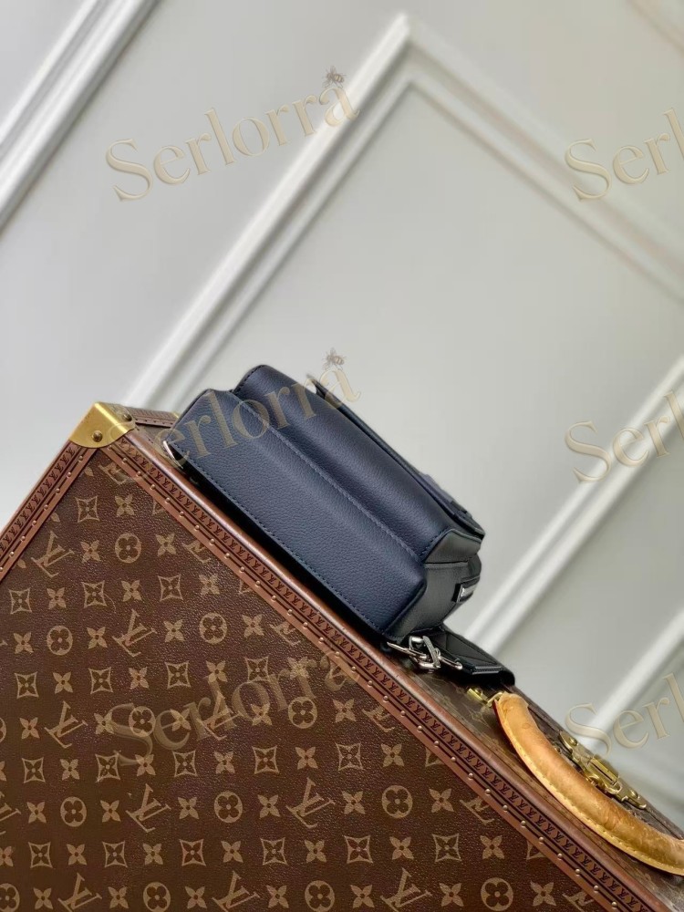 LOUIS VUITTON PILOT SLINGBAG