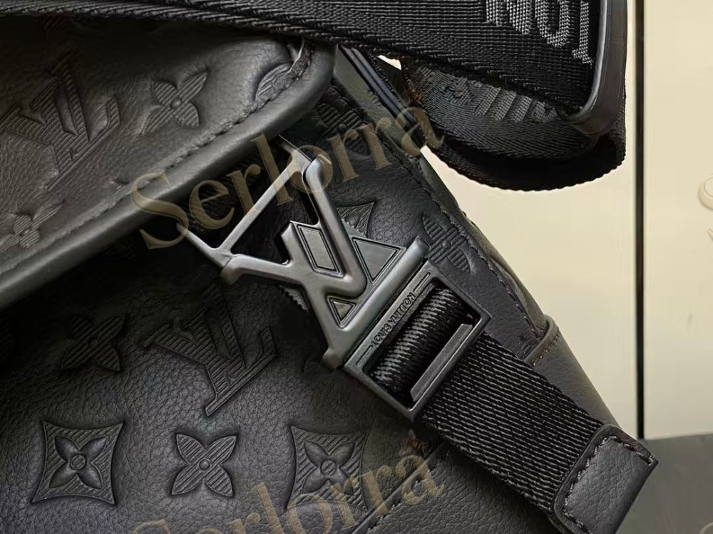 LOUIS VUITTON MESSENGER VOYAGER PM