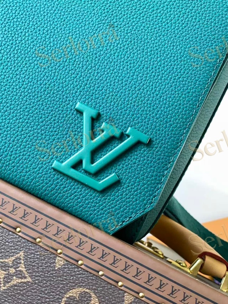 LOUIS VUITTON TAKEOFF MESSENGER