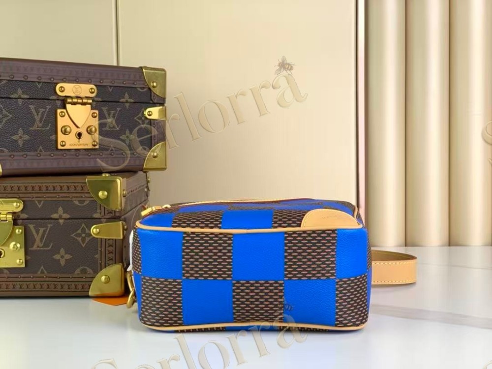 LOUIS VUITTON CHESS MESSENGER