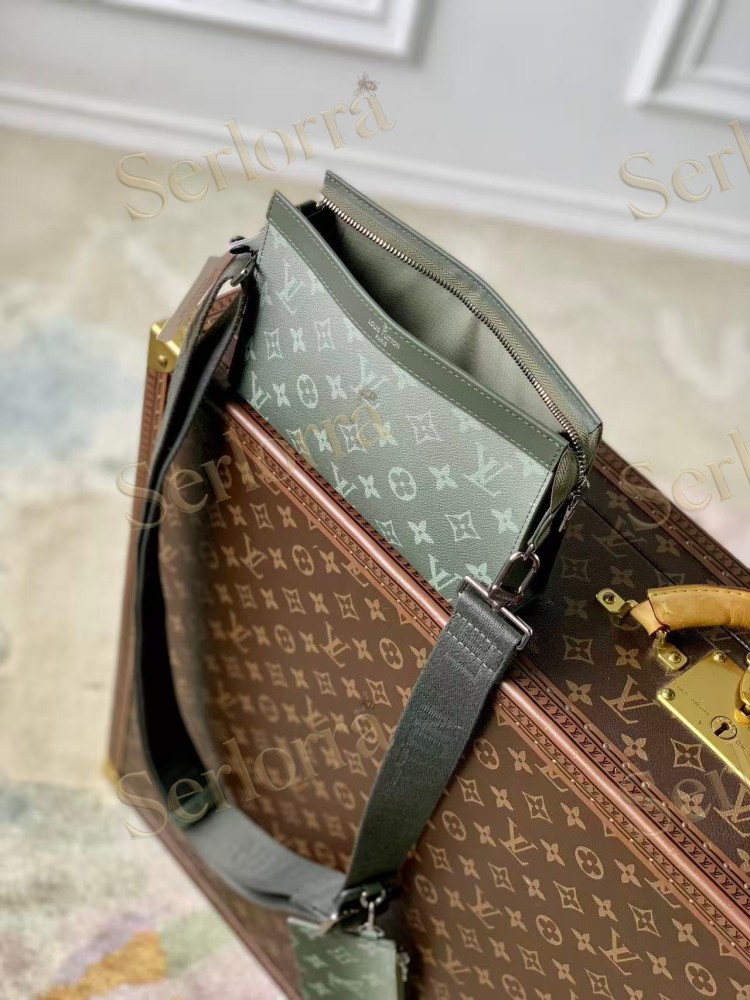 LOUIS VUITTON GASTON WEARABLE WALLET