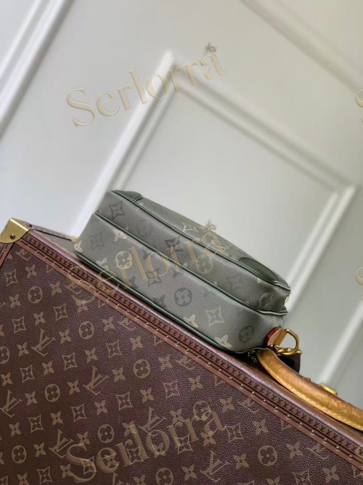 LOUIS VUITTON DELTA SLINGBAG