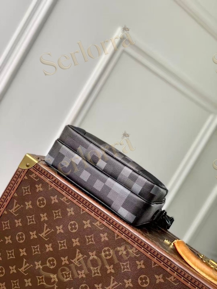 LOUIS VUITTON NIL MESSENGER