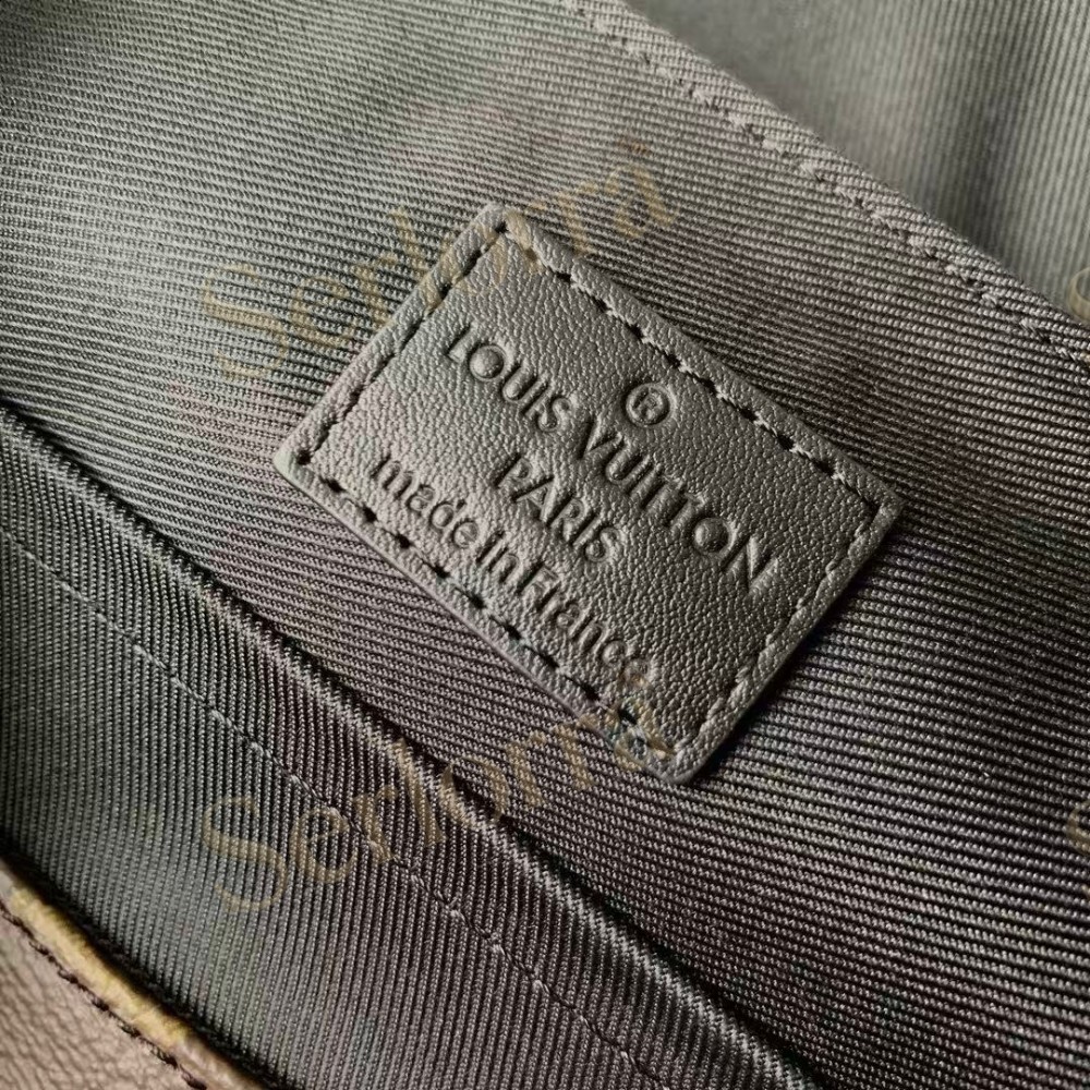 LOUIS VUITTON LV TRAIL MESSENGER