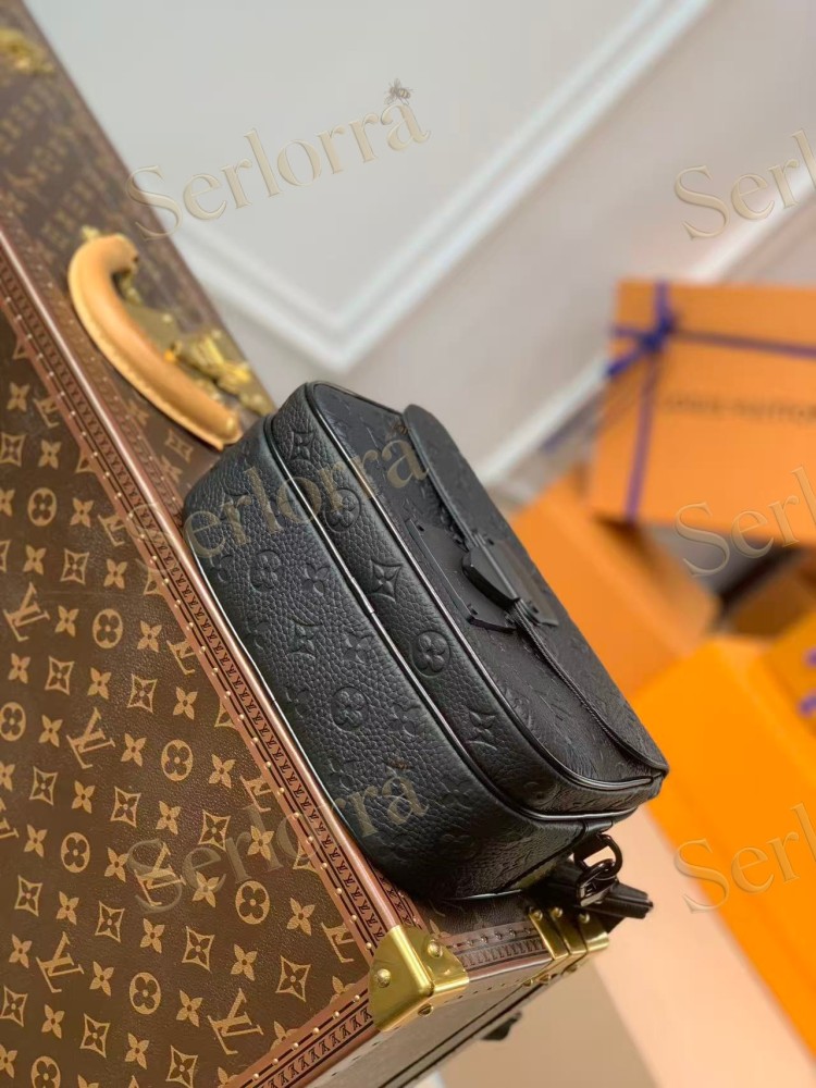 LOUIS VUITTON S LOCK MESSENGER