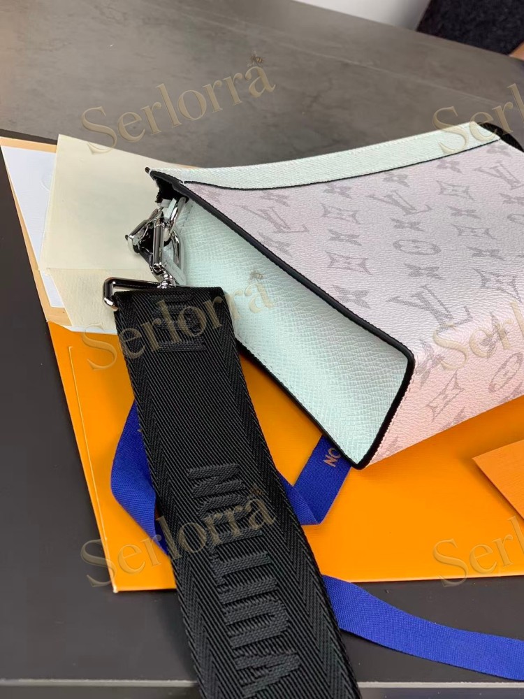 LOUIS VUITTON GASTON WEARABLE WALLET