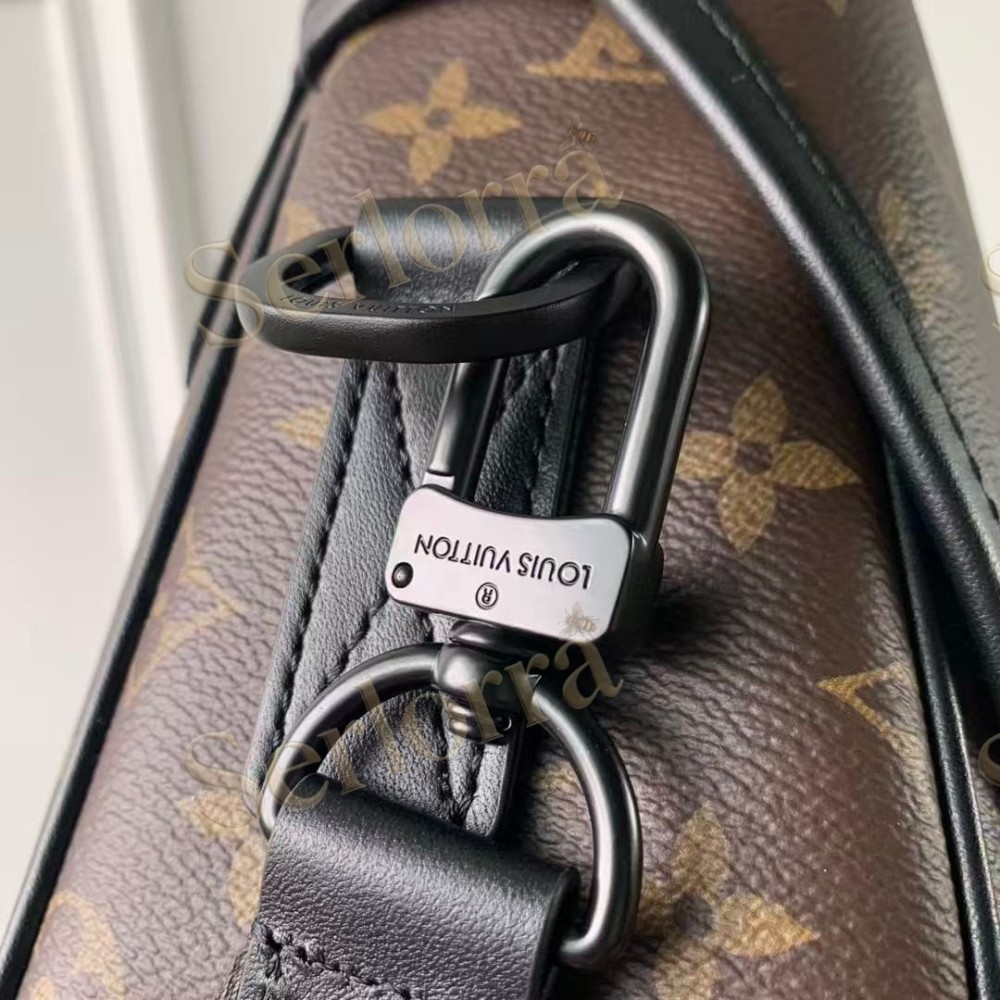 LOUIS VUITTON LV TRAIL MESSENGER