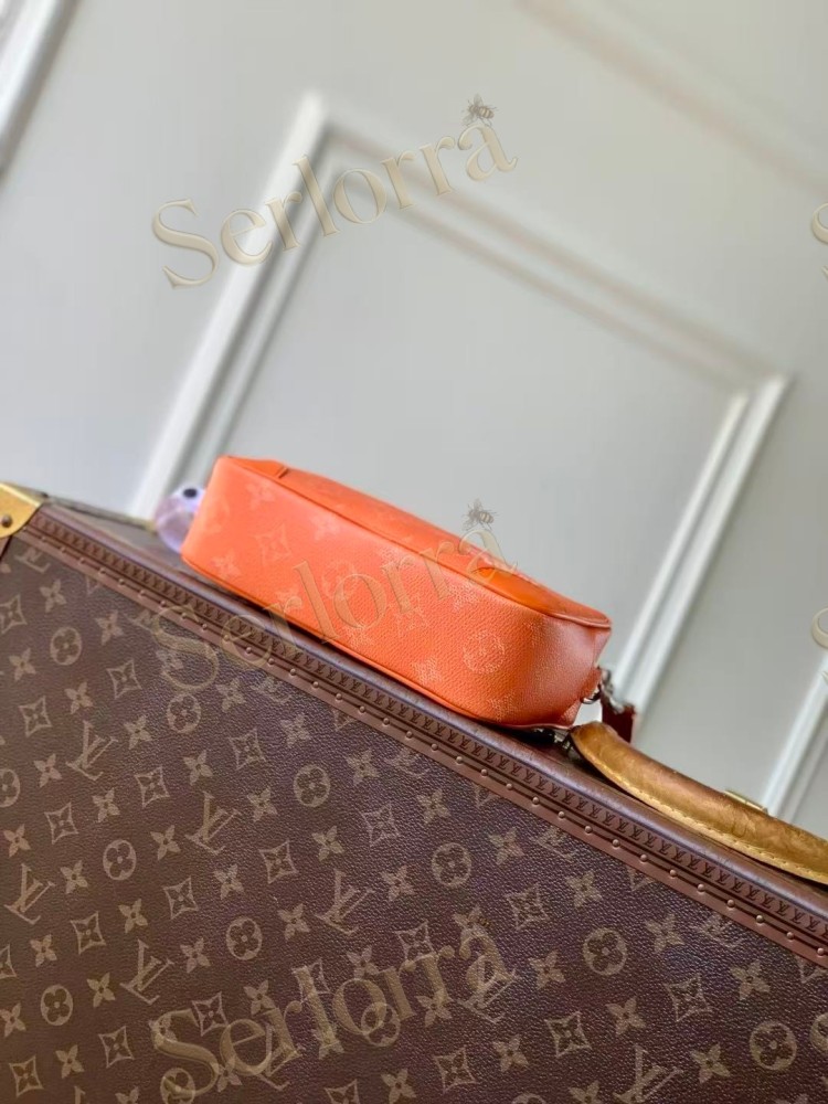 LOUIS VUITTON TROCADÉRO WEARABLE WALLET