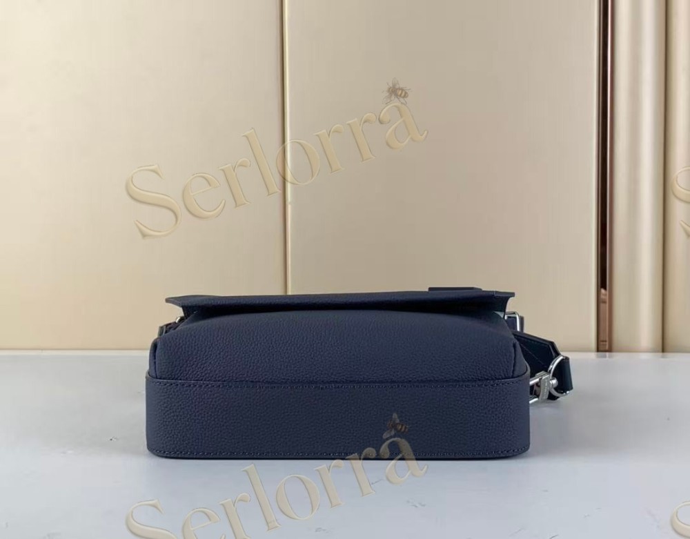 LOUIS VUITTON FASTLINE MESSENGER