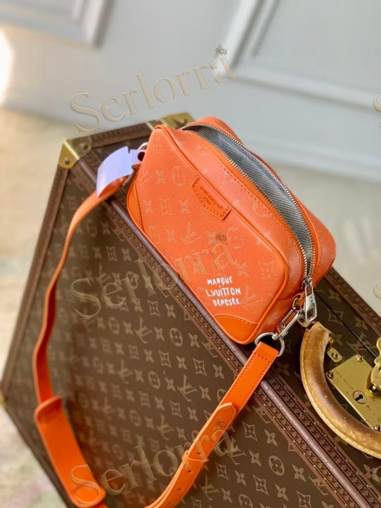 LOUIS VUITTON TROCADÉRO WEARABLE WALLET