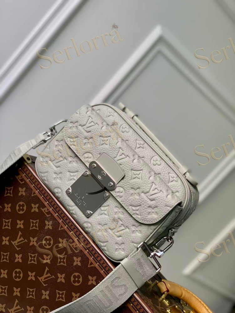 LOUIS VUITTON S LOCK MESSENGER