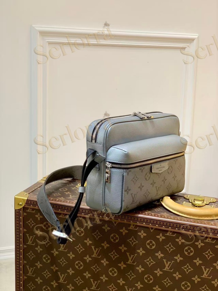LOUIS VUITTON OUTDOOR MESSENGER