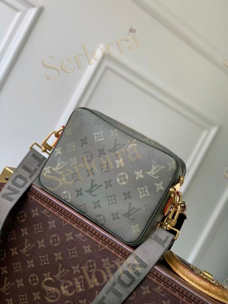 LOUIS VUITTON DELTA SLINGBAG