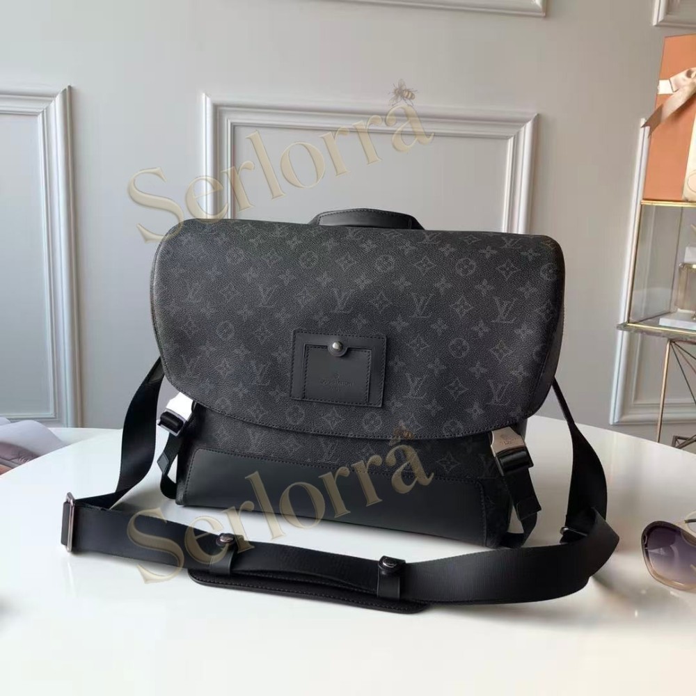 LOUIS VUITTON MESSENGER MM