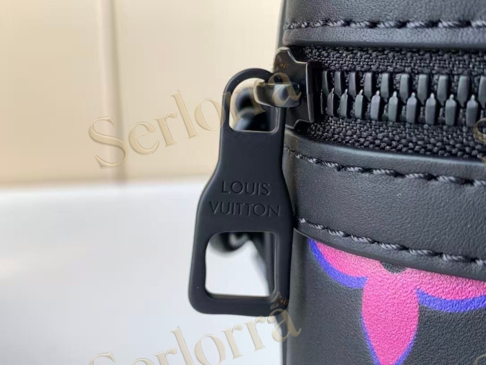 LOUIS VUITTON COMET MESSENGER PM