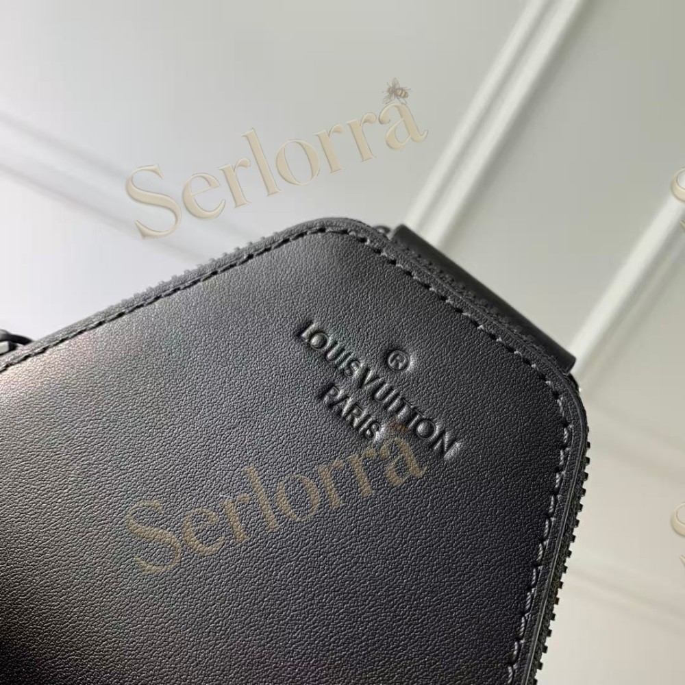 LOUIS VUITTON AVENUE SLINGBAG
